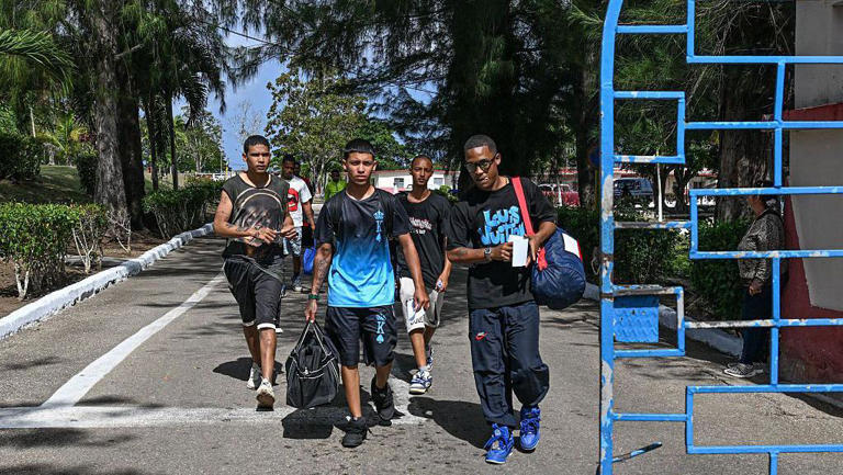 CUBA LIBERTA MAIS DE 2 MIL PRESOS POLÍTICOS EM MEIO A TENSÃO COM OS EUZ