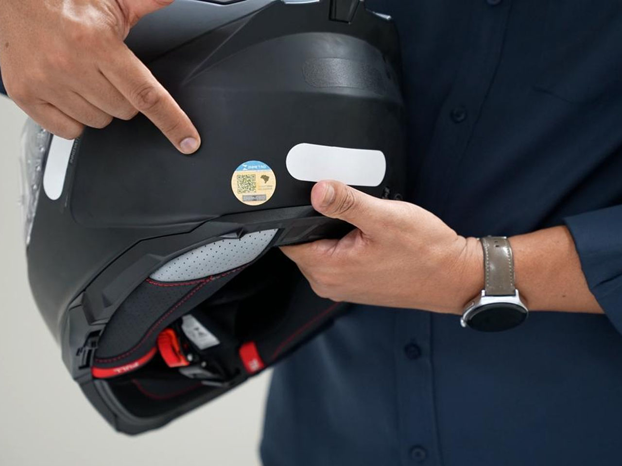 NOVA LEI PARA CAPACETES: À PARTIR DE JULHO CAPACETES DEVERÃO TER SELO E O QR CODE DO INMETRO